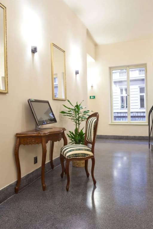 Merchant's Avenue Hotel - photo 12
