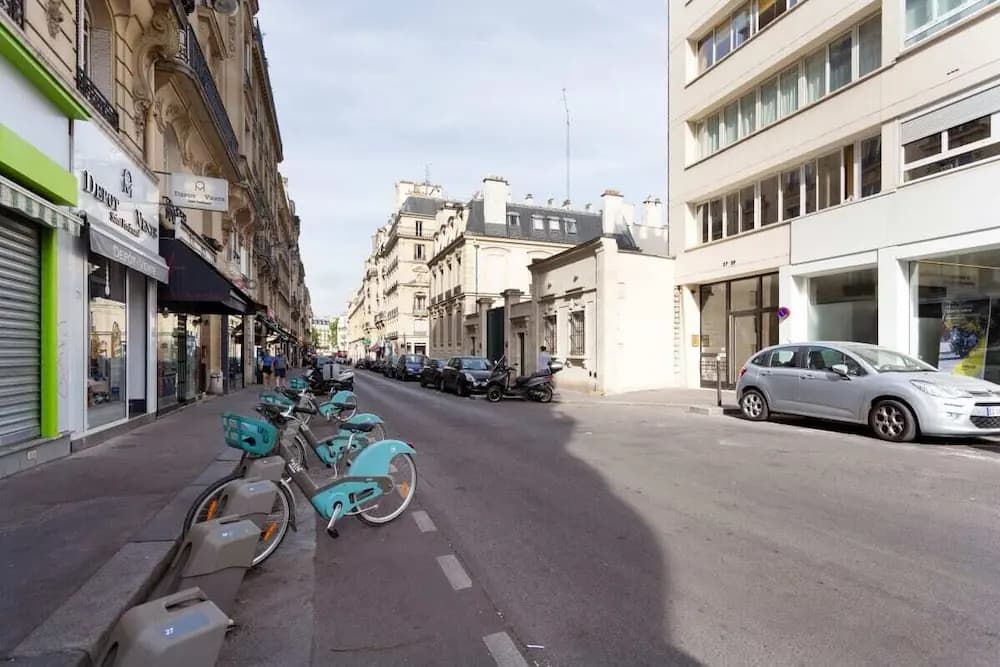 Stunning 3 Bed Apt With Balcony Near Champs Elysée - photo 1