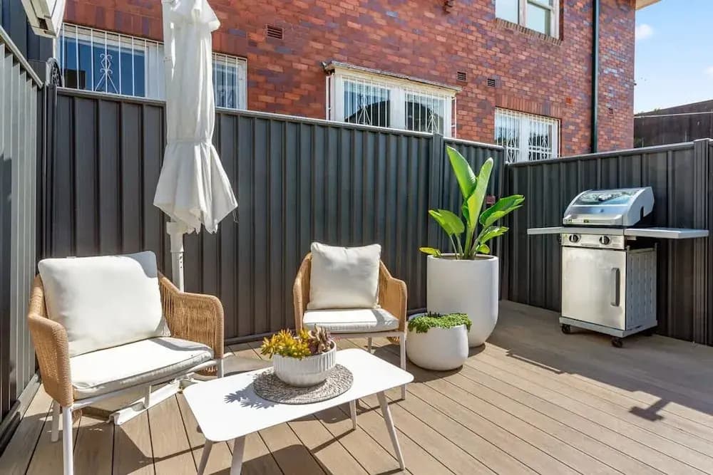 Peaceful 2 Bedroom With Private Backyard and BBQ - photo 3