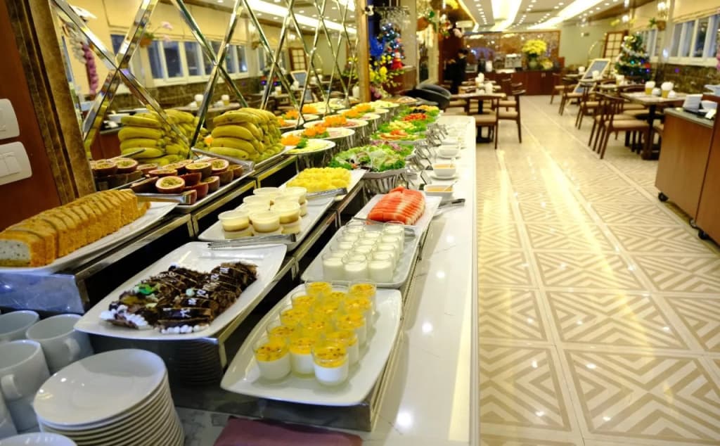 May De Ville Lakeside Hotel - photo 11