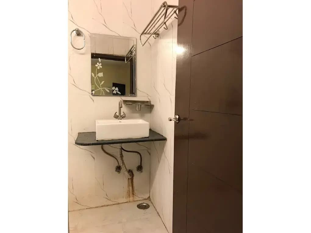 Hotel Noble International - photo 9