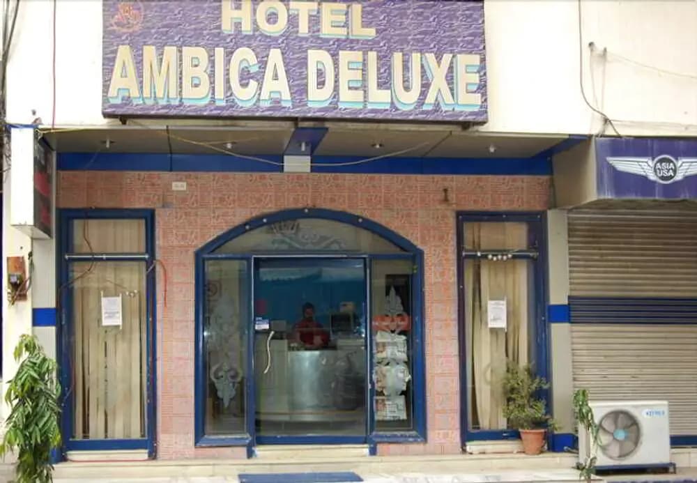 Ambica Deluxe Hotel - photo 1