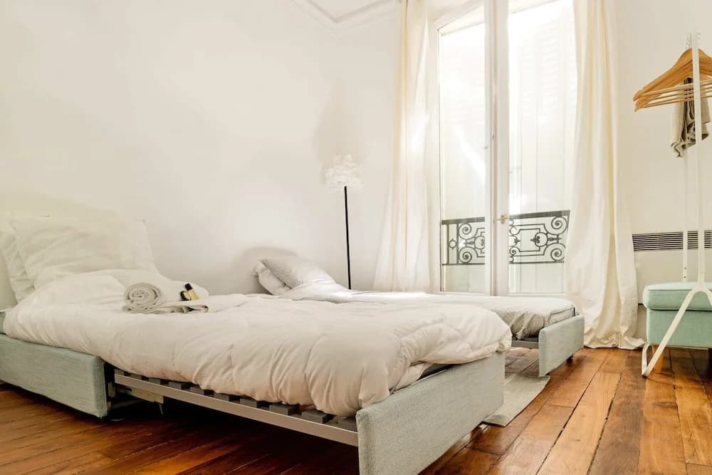 Beautiful Apartment in the Center of Paris on the Island of the City - photo 3
