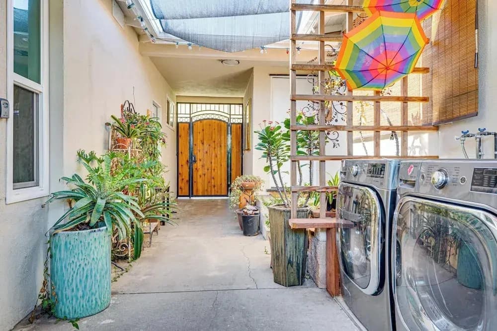 Explore Shops, Eats & Entertainment! Pasadena Apt - photo 9