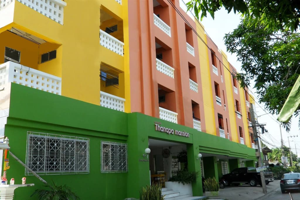 Thanapa Mansion - Hostel - photo 3
