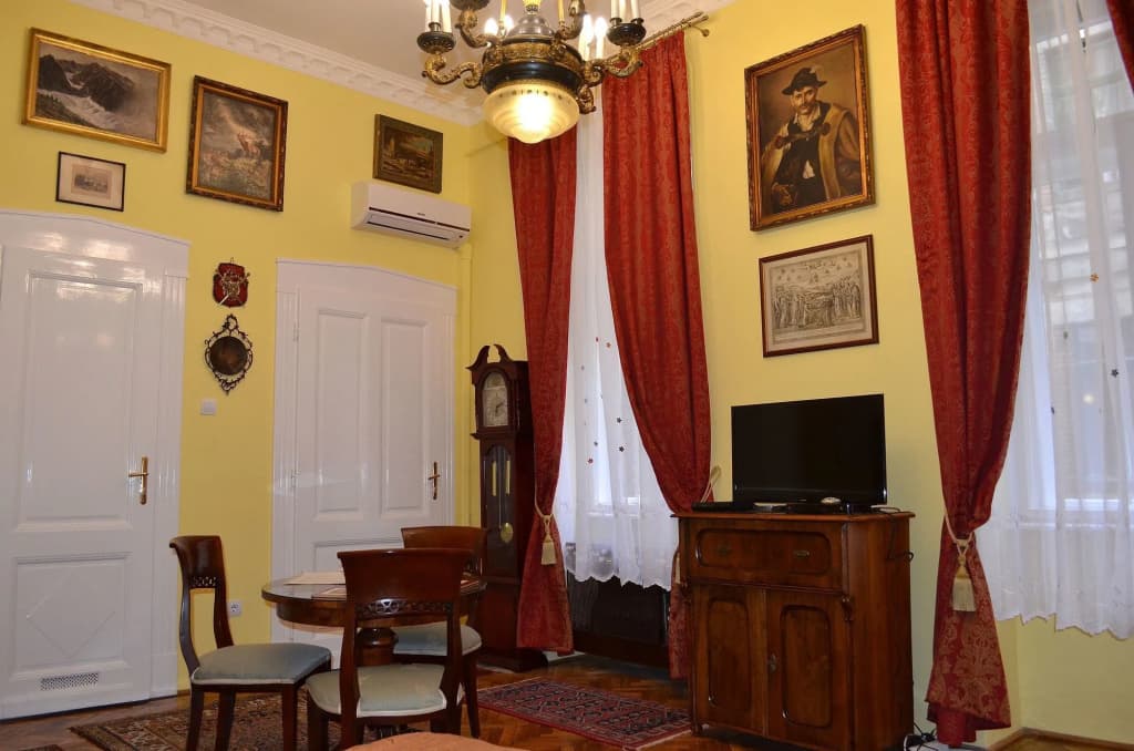 Veres Palne Central Apartments - photo 3