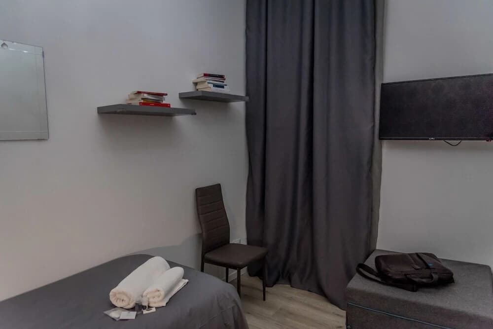 Inside Roma Rooms - photo 21