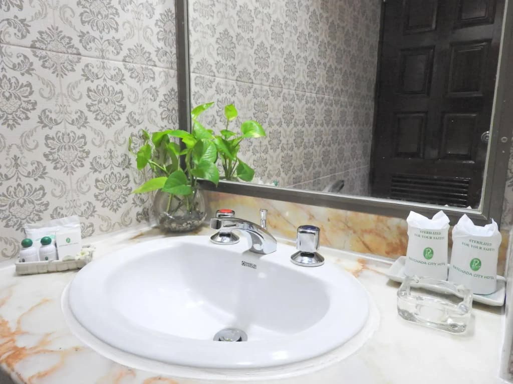 Ratchada City Hotel - photo 8