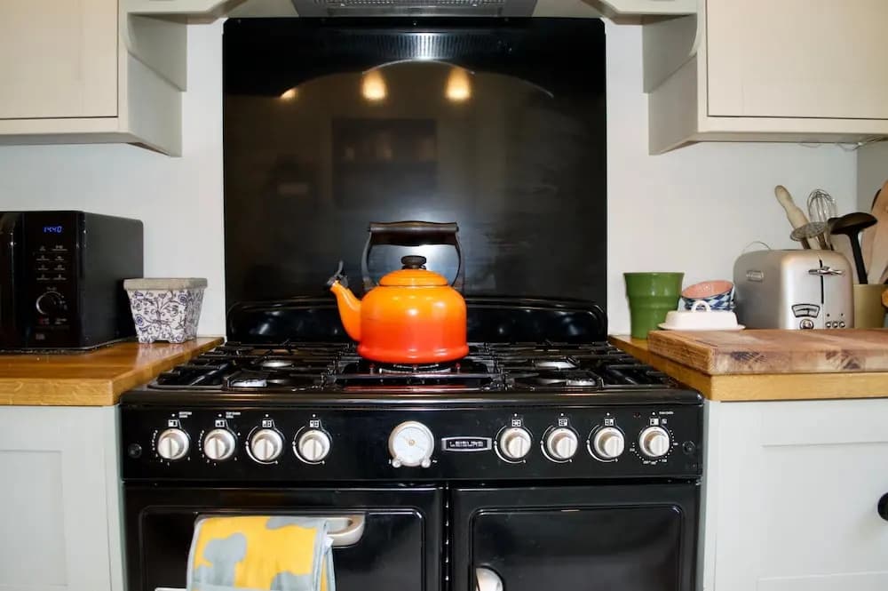 1 Bedroom Flat in Central Edinburgh - photo 2
