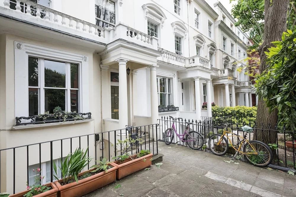 Distinctive Kensington 1-bed flat - photo 1