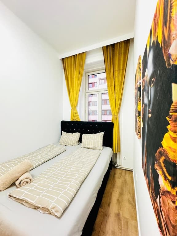 Stylish 9BR Apartment for 18 Guests - photo 15
