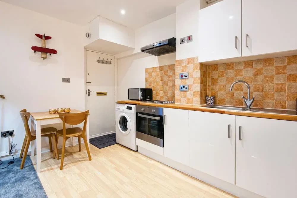 Beautiful Hyde Park Studio Flat - photo 14