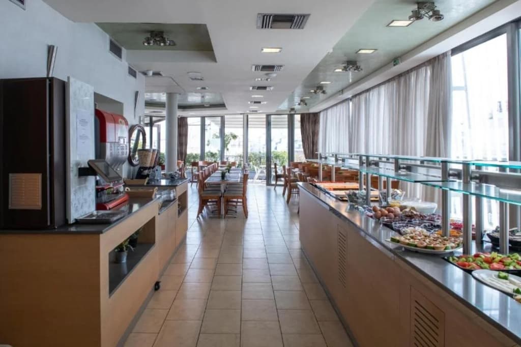 Golden City Hotel - photo 11