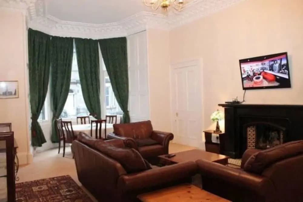 Victorian Edinburgh Apartment - photo 3