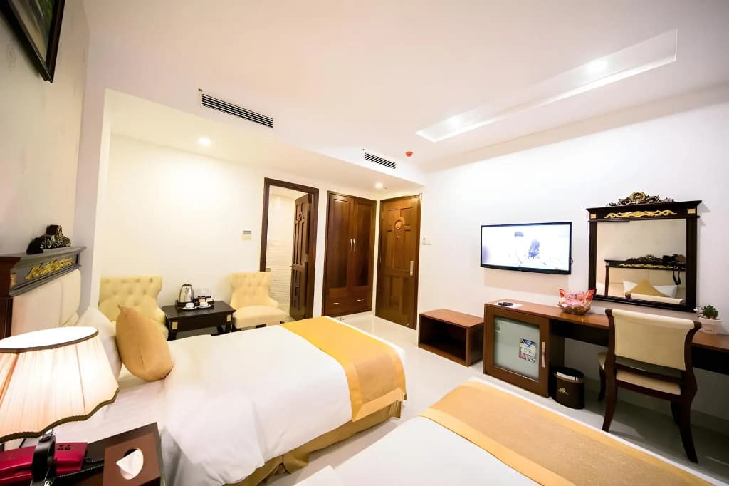 Le Saigon Hotel - photo 4
