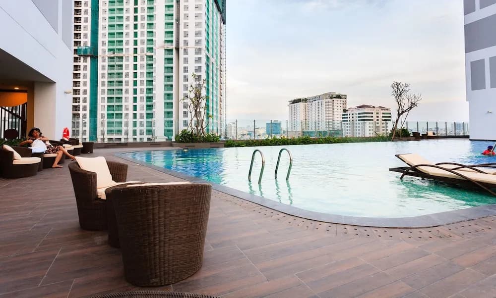 Infinity Edge Pool Rivergate - photo 14