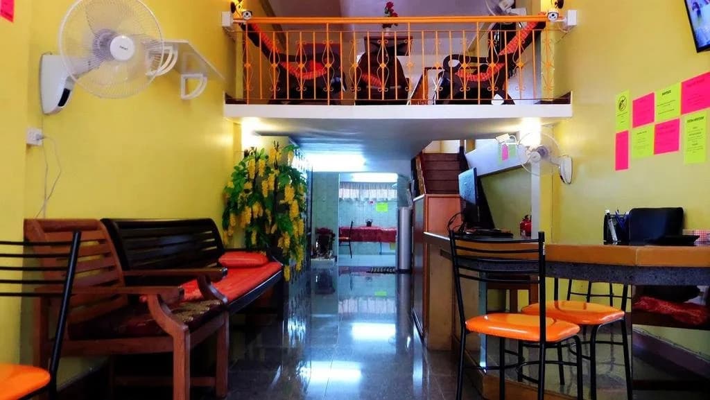 Home Hug Hostel - Adults - photo 18