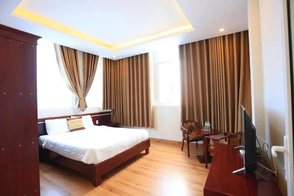Phuong Linh Hotel - photo 2