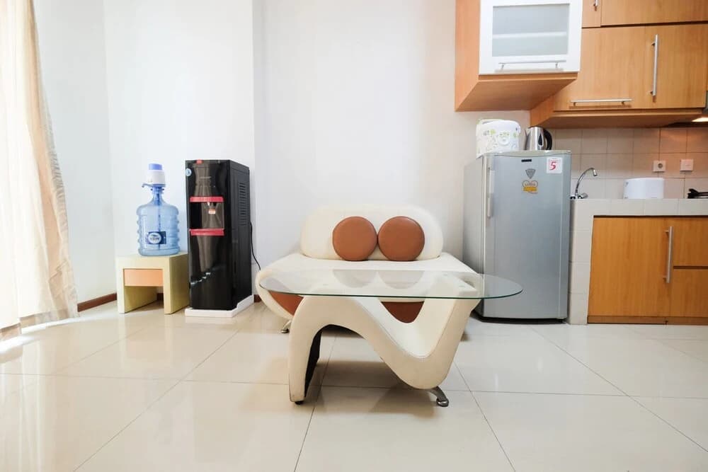 Compact Minimalist 1BR Apartment at Thamrin Residence - photo 4