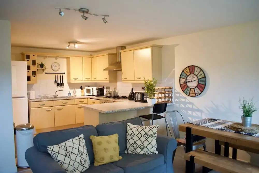Spacious 3 Bed Apartment in Central Location - photo 7