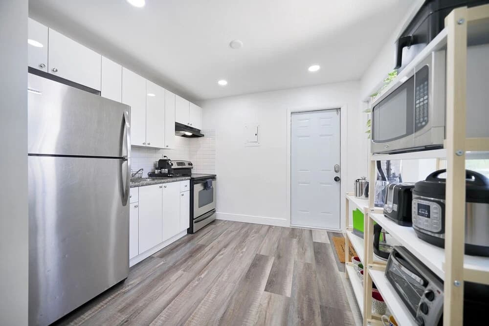 4 to 14 Guests, 2 Kitchens, Jungle Retreat BBQ Patio - photo 15