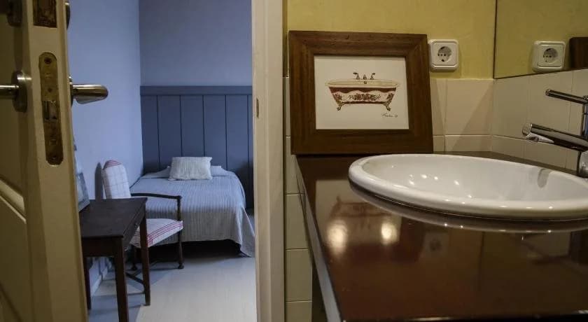 Anita’s Bed and Breakfast - photo 7