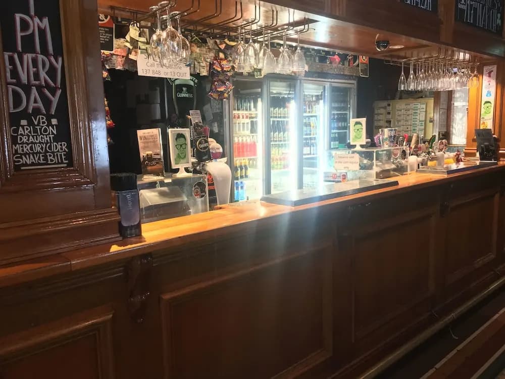 O'Malley's Hotel - photo 11