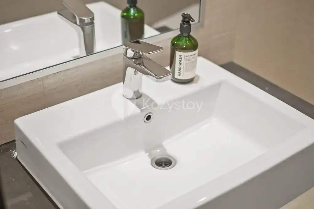 Meadow by Kozystay | Newly Renovated | Kebon Jeruk - photo 14