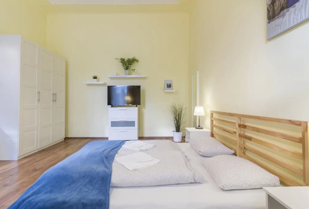 Curry Apartments - photo 3