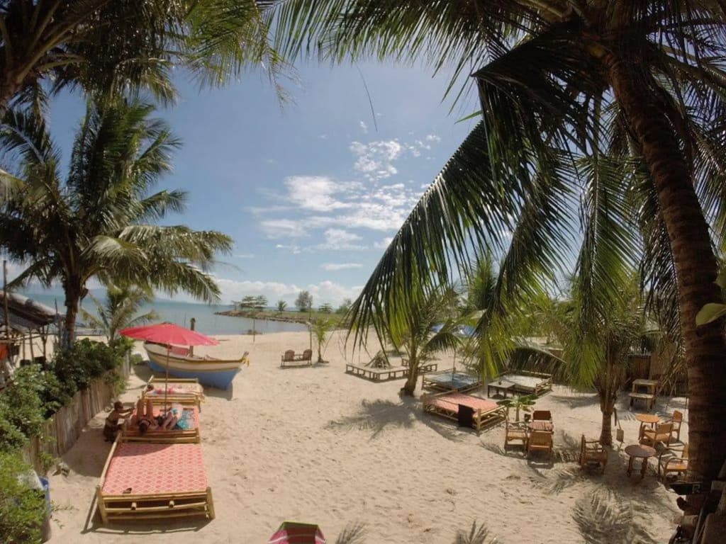 Echo Beach Hostel - photo 8