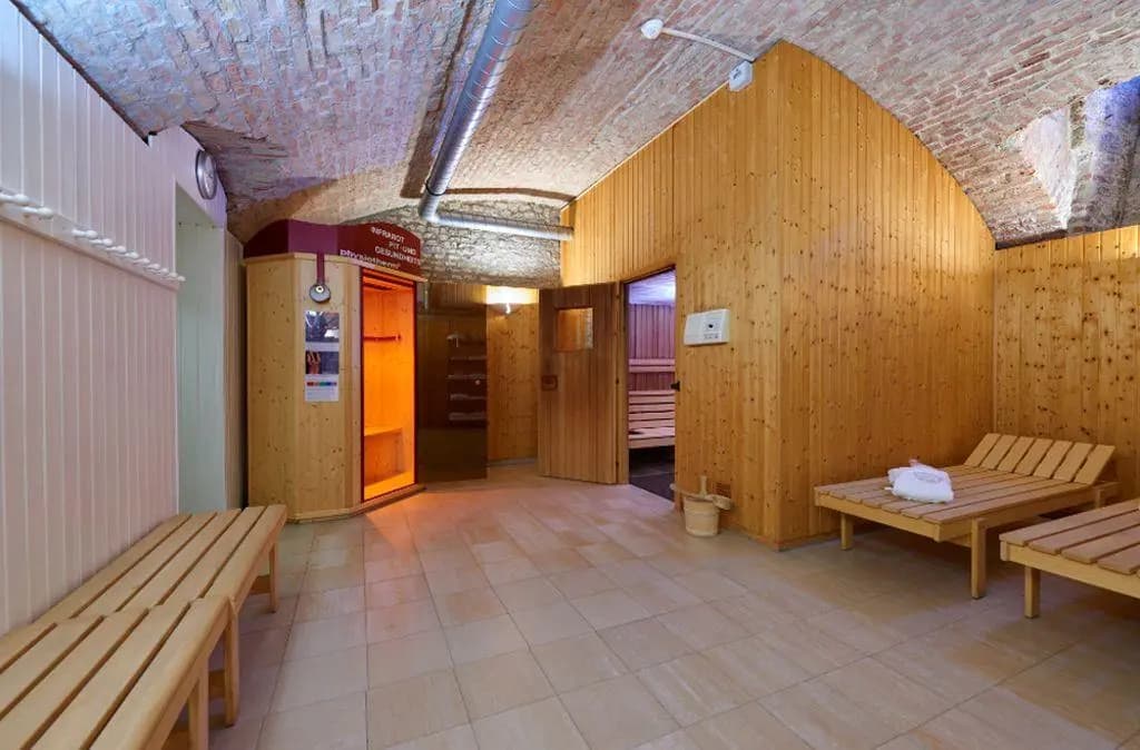HiLight Suites Hotel - photo 12