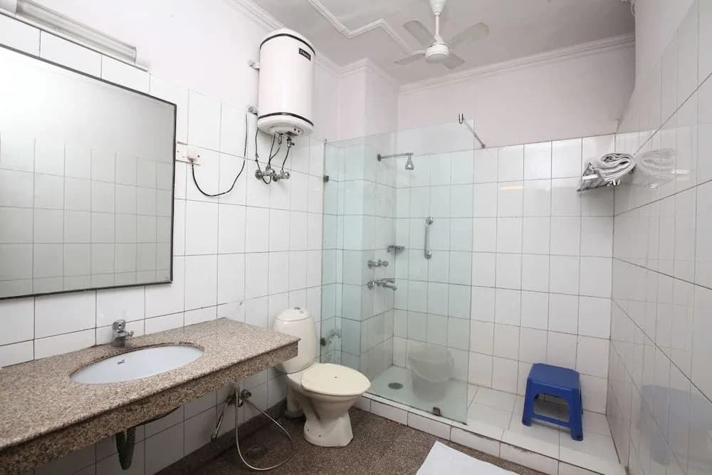 OYO 358 Hotel Golden Leaf - photo 18