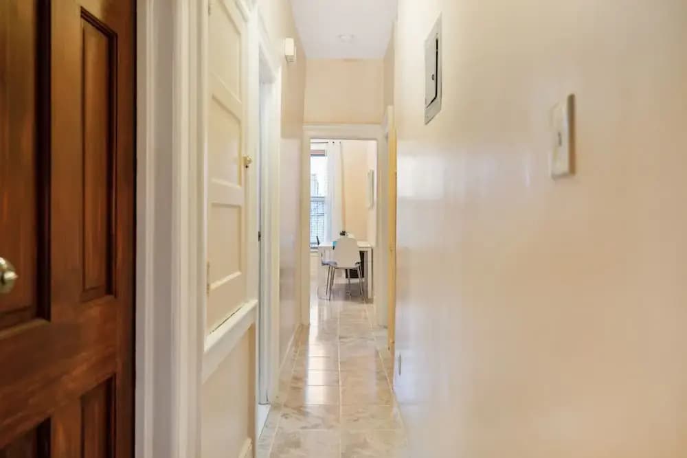 Spacious 3 Bdrm Close To Trains & Shops - photo 50