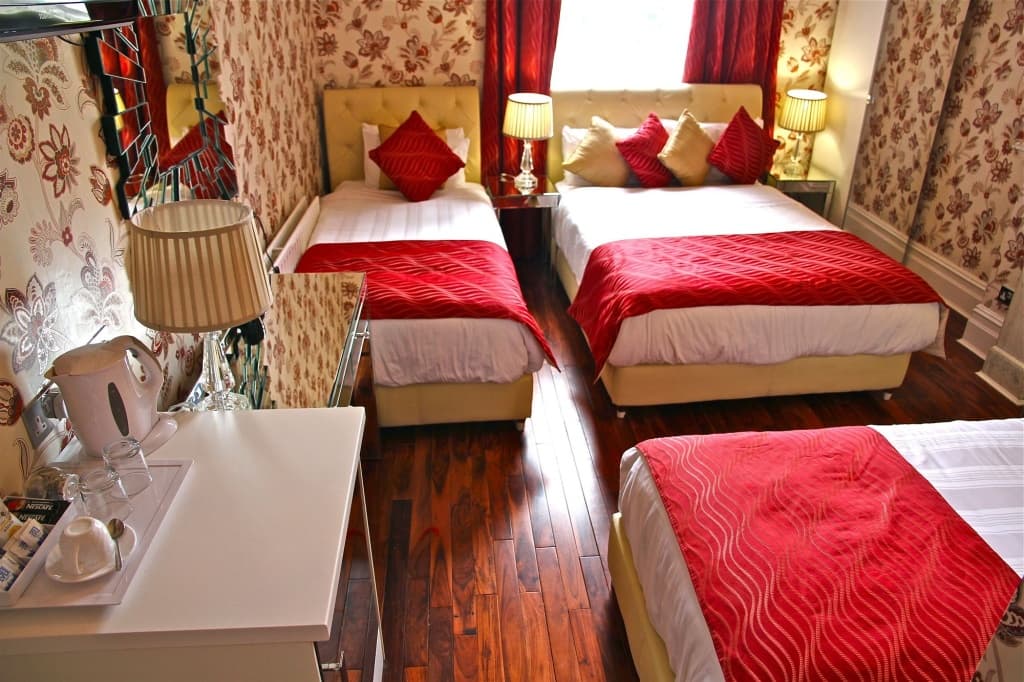 Crompton Guest House - photo 1