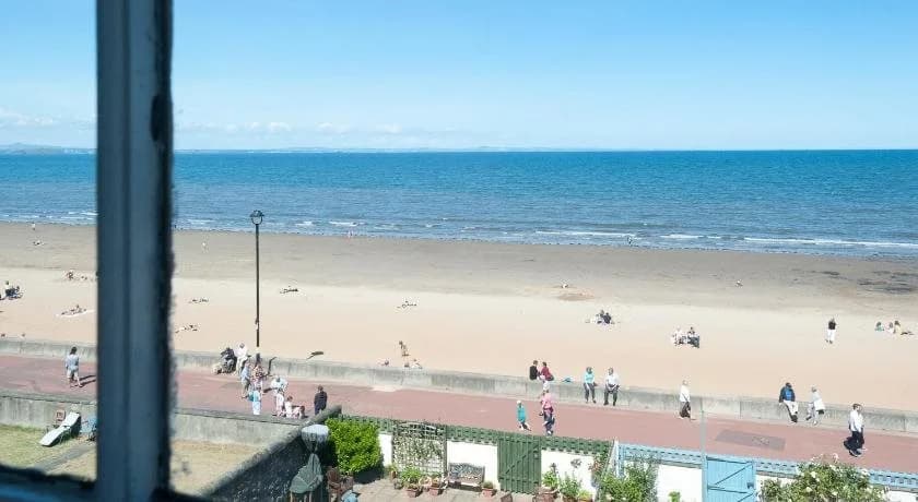 The Beachfront B&B - photo 13