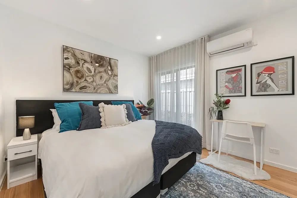 Gorgeous 3-bed House With Spacious Shared Backyard - photo 15