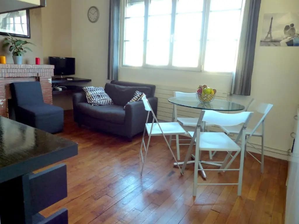 Delightful 1 BR - Eiffel view - main photo