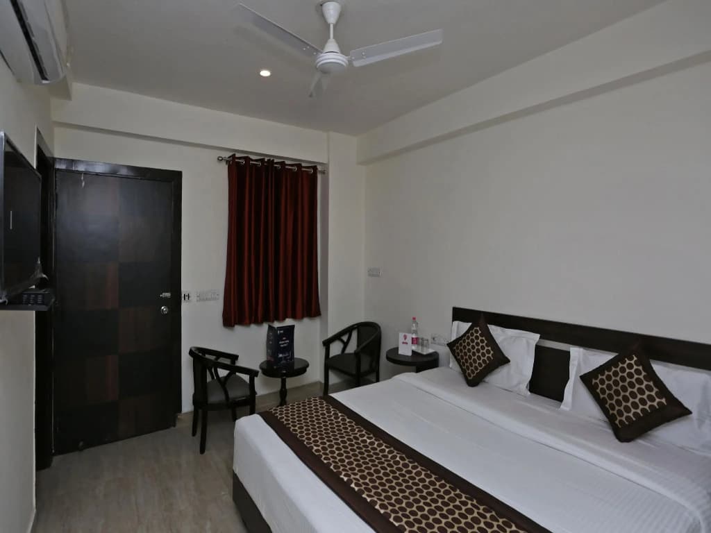 OYO 12171 Hotel Sky View - main photo