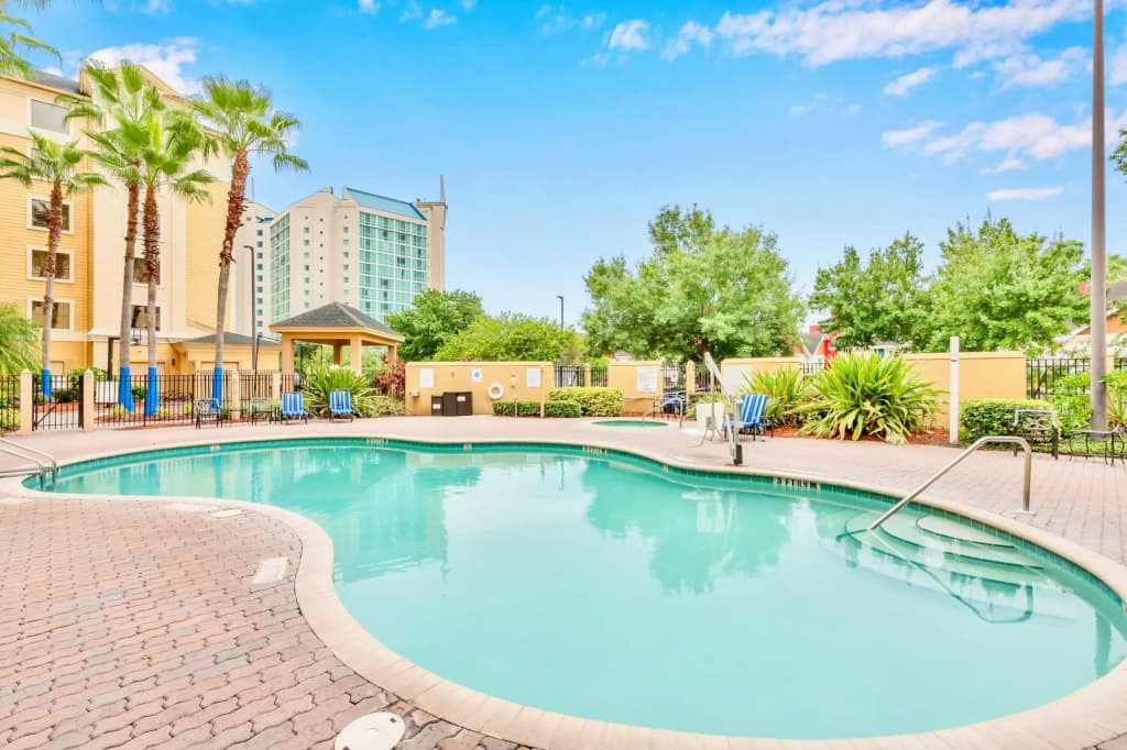 Condo Close to Universal Studios - Pool, Hot Tub! - photo 11