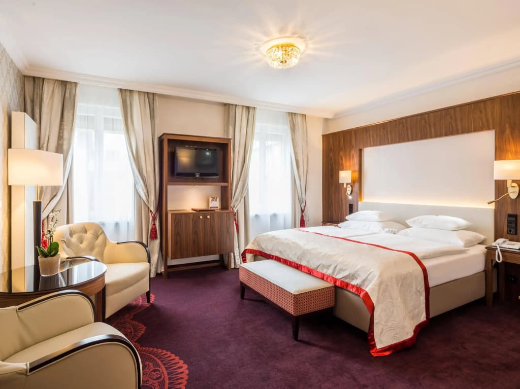 Hotel Stefanie - photo 2