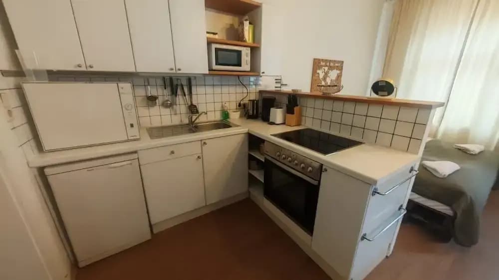 Cozy 1BR Suited for Extended Comfort - photo 10