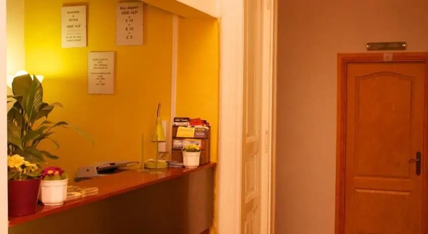 Red Bus Hostel - photo 2
