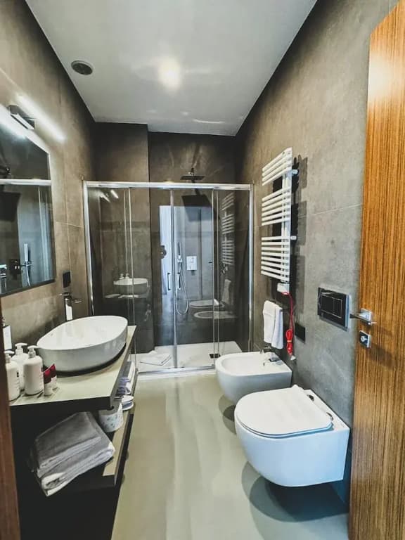 J Maluni City Hotel - photo 37