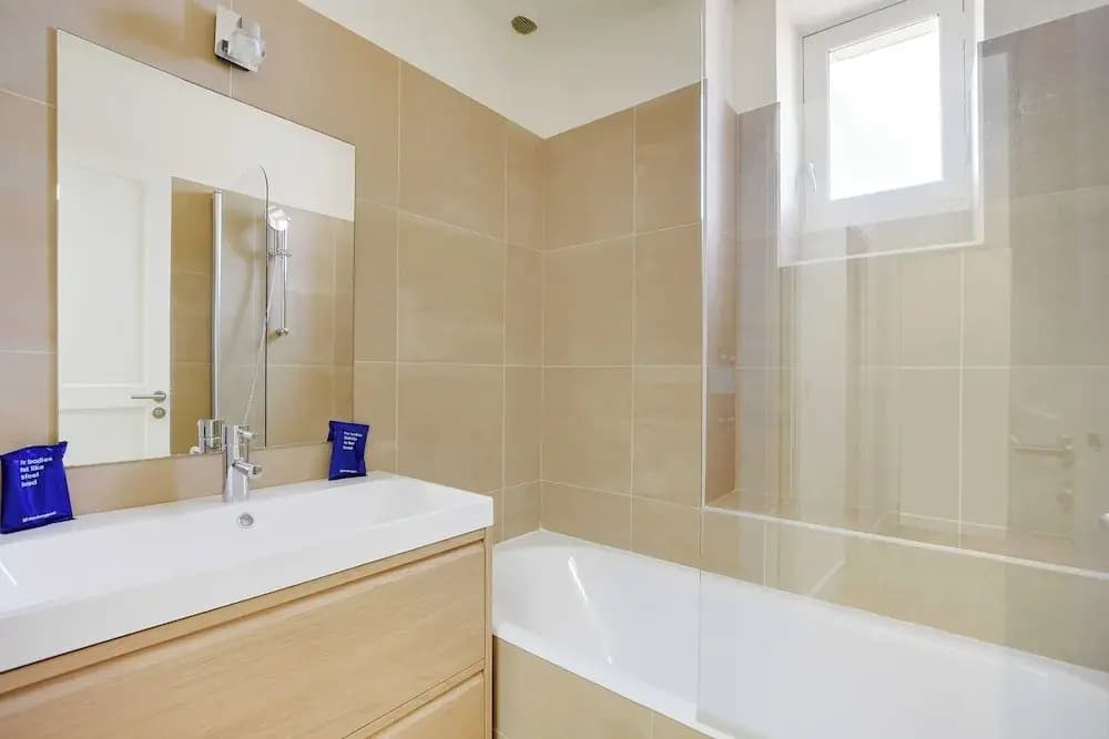 Apt a/c 3br/6p - Saint-lazare/les Champs Elysee - photo 7
