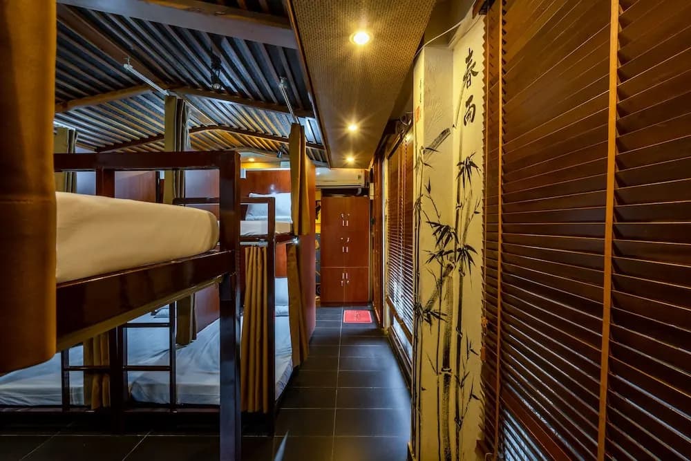 SG Capsule Hostel - photo 11