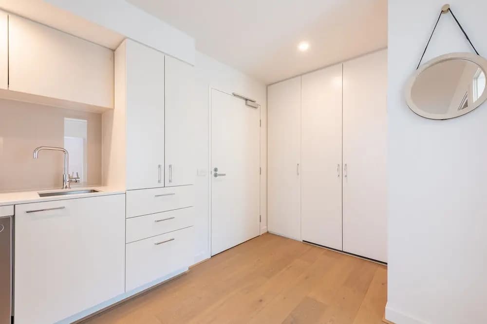 Stylish city views CBD 2 bed 2 bath - photo 9