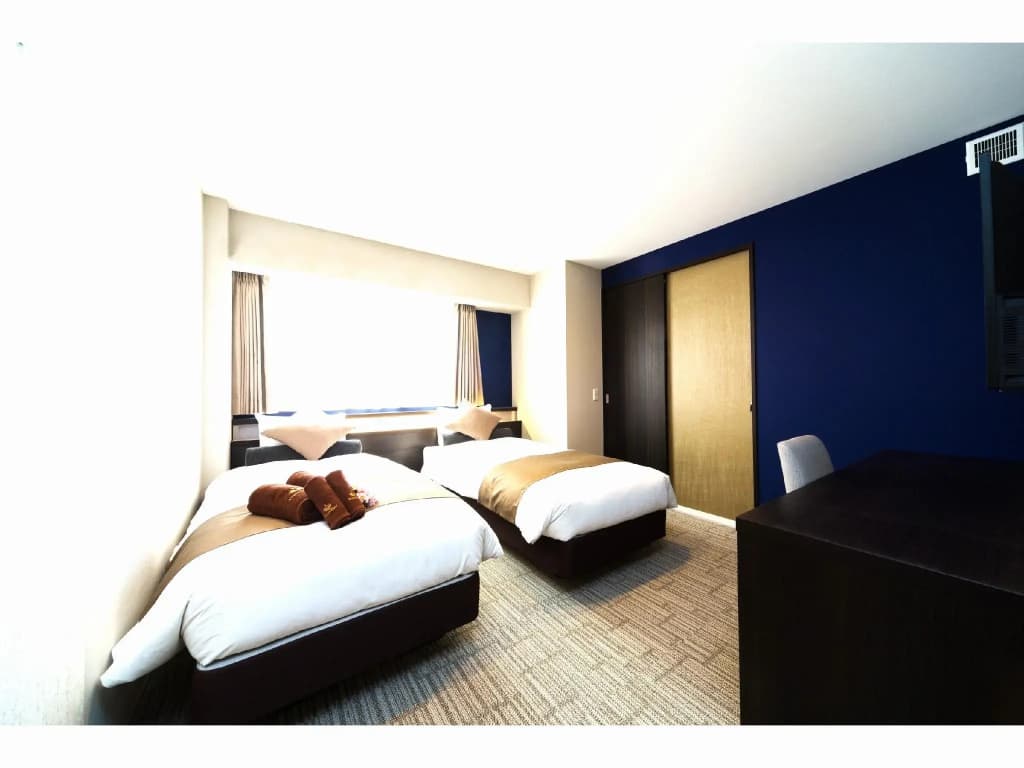 Shinsaibashi Crystal Hotel - photo 2