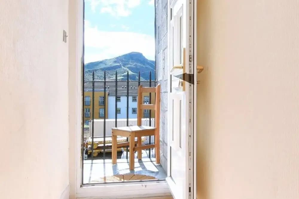Spacious Flat With Fantastic Views - photo 7