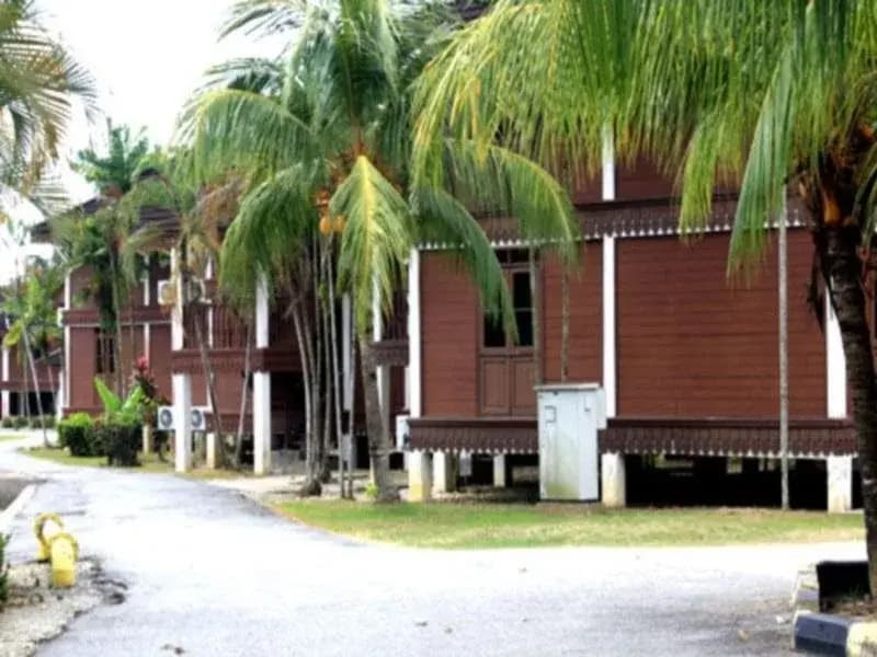 Green Village Pasir Salak Eco River Resort - photo 21