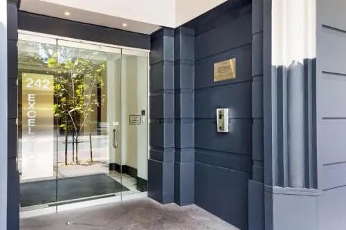 Surry Hills Fully Self Contained Modern 1 Bed Apartment (1012ELZ) - main photo